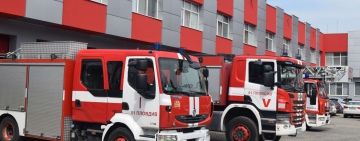 Пожар пламна между два квартала